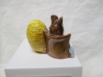 Listing 5 of 8 for BZ2 7164 - Hunca Munca - Beswick Beatrix Potter Figurine