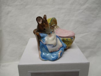 Listing 6 of 8 for BZ2 7164 - Hunca Munca - Beswick Beatrix Potter Figurine