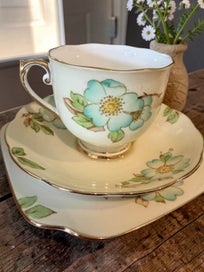 Listing 2 of 4 for VINTAGE Roslyn Fine Bone China Trio - mint condition