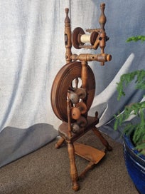 Listing 2 of 7 for PINETAGIOUS - Vintage Upright Spinning Wheel - Working Order