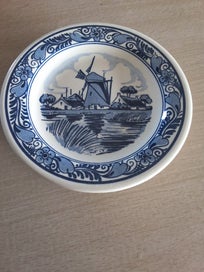 Listing 1 of 4 for Blauw Delft Display Plate