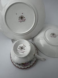 Listing 7 of 7 for ROYAL ALBERT - Lady Carlyle Trio