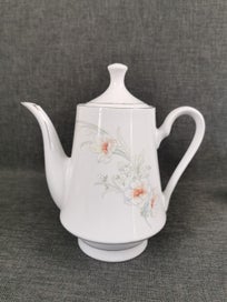 Listing 4 of 15 for Vintage Made in Liling China Tea Pot, Sugar Bowl & Milk Jug with Gold Trim