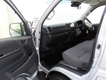 Toyota Hiace 2021 photo 5