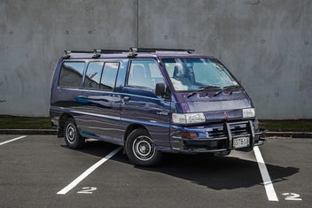 Mitsubishi L300 2013 photo 2