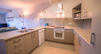 Listing 2 of 11 for Club Paihia 23rd May to 30th May 2 brm 2 bathrm unit sleeps 6