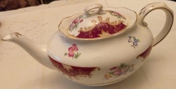 Listing 2 of 8 for Royal Albert Canterbury Teapot