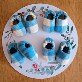 Listing 2 of 9 for Vintage wool baby slippers (new)