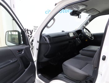 Toyota Hiace 2022 photo 5