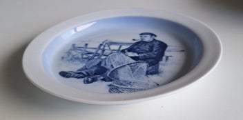 Listing 5 of 10 for <<< VINTAGE " ROYAL COPENHAGEN - DENMARK " DISH/PLATE >>>