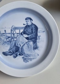 Listing 3 of 10 for <<< VINTAGE " ROYAL COPENHAGEN - DENMARK " DISH/PLATE >>>