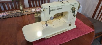 Listing 9 of 10 for Bernina sewing machine model 530-2 and accessories (feet for fancy stitching.