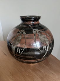 Listing 1 of 7 for Very large studio pottery pot with kowhai or flower markings