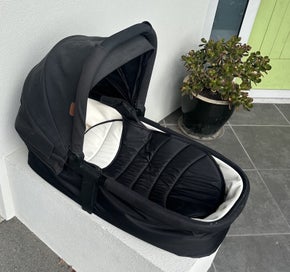 Listing 2 of 11 for Edwards & Co Oscar MX pram carry cot & accessories bundle $1res
