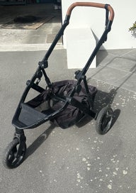Listing 4 of 11 for Edwards & Co Oscar MX pram carry cot & accessories bundle $1res