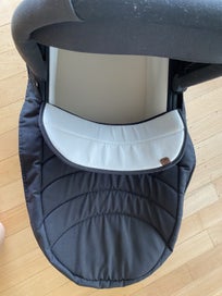Listing 5 of 13 for Edwards & Co Carry Cot