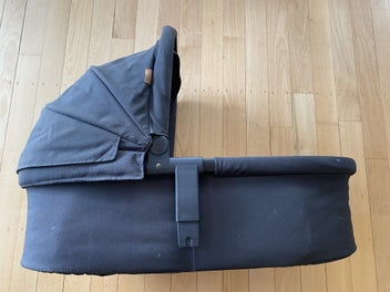 Listing 12 of 13 for Edwards & Co Carry Cot