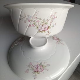 Listing 3 of 8 for Crown Lynn Springfair Large Casserole Dish