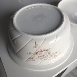 Listing 5 of 8 for Crown Lynn Springfair Large Casserole Dish