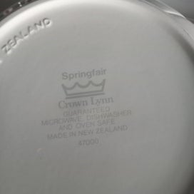 Listing 8 of 8 for Crown Lynn Springfair Large Casserole Dish