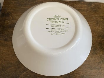 Listing 2 of 4 for Crown Lynn Forma Geometric large serving bowl