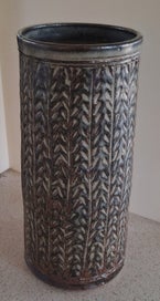 Listing 4 of 16 for <<< HANDSOME POTTERY VESSEL >>>