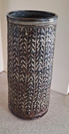 Listing 5 of 16 for <<< HANDSOME POTTERY VESSEL >>>