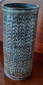 Listing 9 of 16 for <<< HANDSOME POTTERY VESSEL >>>
