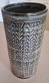 Listing 16 of 16 for <<< HANDSOME POTTERY VESSEL >>>