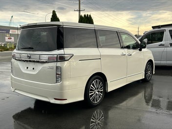 Nissan Elgrand 2017 photo 4