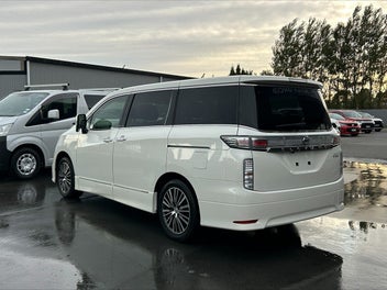 Nissan Elgrand 2017 photo 5