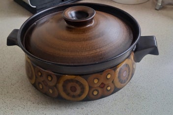 Listing 1 of 17 for <<< VINTAGE "DENBY - ARABESQUE " STONEWARE LIDDED DISH >>>