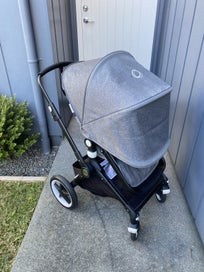 Listing 2 of 4 for Bugaboo lynx pram