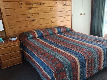 Listing 10 of 19 for Timeshare Ownership / One Week for Sale / Kaimanawa Lodge – Two-Bedroom Unit