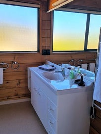 Listing 12 of 19 for Timeshare Ownership / One Week for Sale / Kaimanawa Lodge – Two-Bedroom Unit