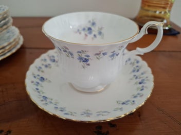 Listing 2 of 3 for Royal Albert : Memory Lane