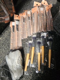 Listing 2 of 2 for Bulk mask applicator brushes + spatulas