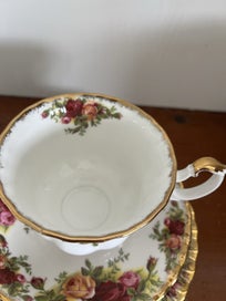 Listing 4 of 5 for Royal Albert cup set