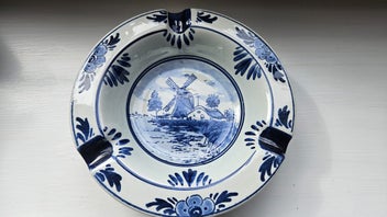 Listing 1 of 4 for Delft Ash tray