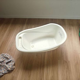 Listing 2 of 2 for Baby bathtub