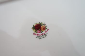 Listing 2 of 2 for ***ROYAL ALBERT OLD COUNTRY ROSES SANDWICH TRAY***