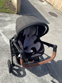 Listing 4 of 7 for Edwards & Co Oscar pram bundle