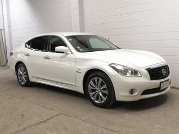 Nissan Fuga 2013 photo 2