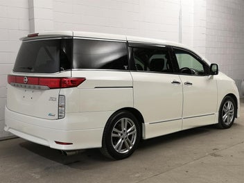 Nissan Elgrand 2013 photo 3