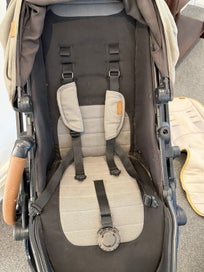 Listing 2 of 7 for Edward’s & Co Oscar Mx pram and bassinet