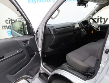 Toyota Hiace 2021 photo 5