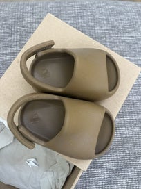 Listing 7 of 10 for adidas Toddler Yeezy Slide Infant GW1933 Ochre