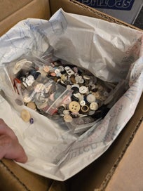 Listing 2 of 4 for ***2.7kg*** BULKVintage & Modern Buttons Lot - Craft / Sewing Treasure