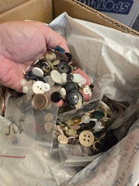 Listing 3 of 4 for ***2.7kg*** BULKVintage & Modern Buttons Lot - Craft / Sewing Treasure