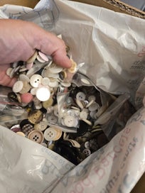 Listing 4 of 4 for ***2.7kg*** BULKVintage & Modern Buttons Lot - Craft / Sewing Treasure